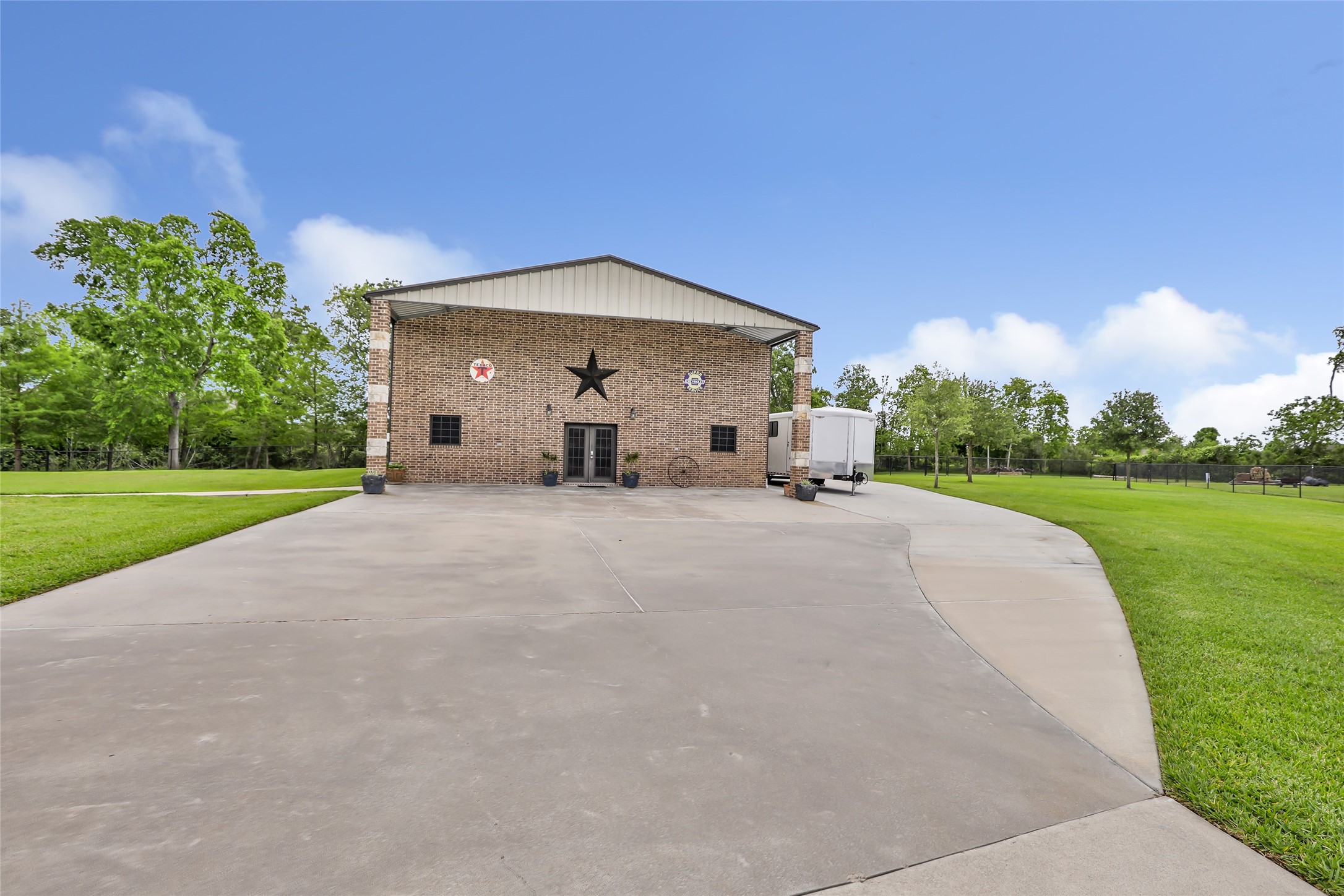 6202 Circle Back Road Baytown, TX 77523 - Photo 4 of 50 Shop with guest quarters