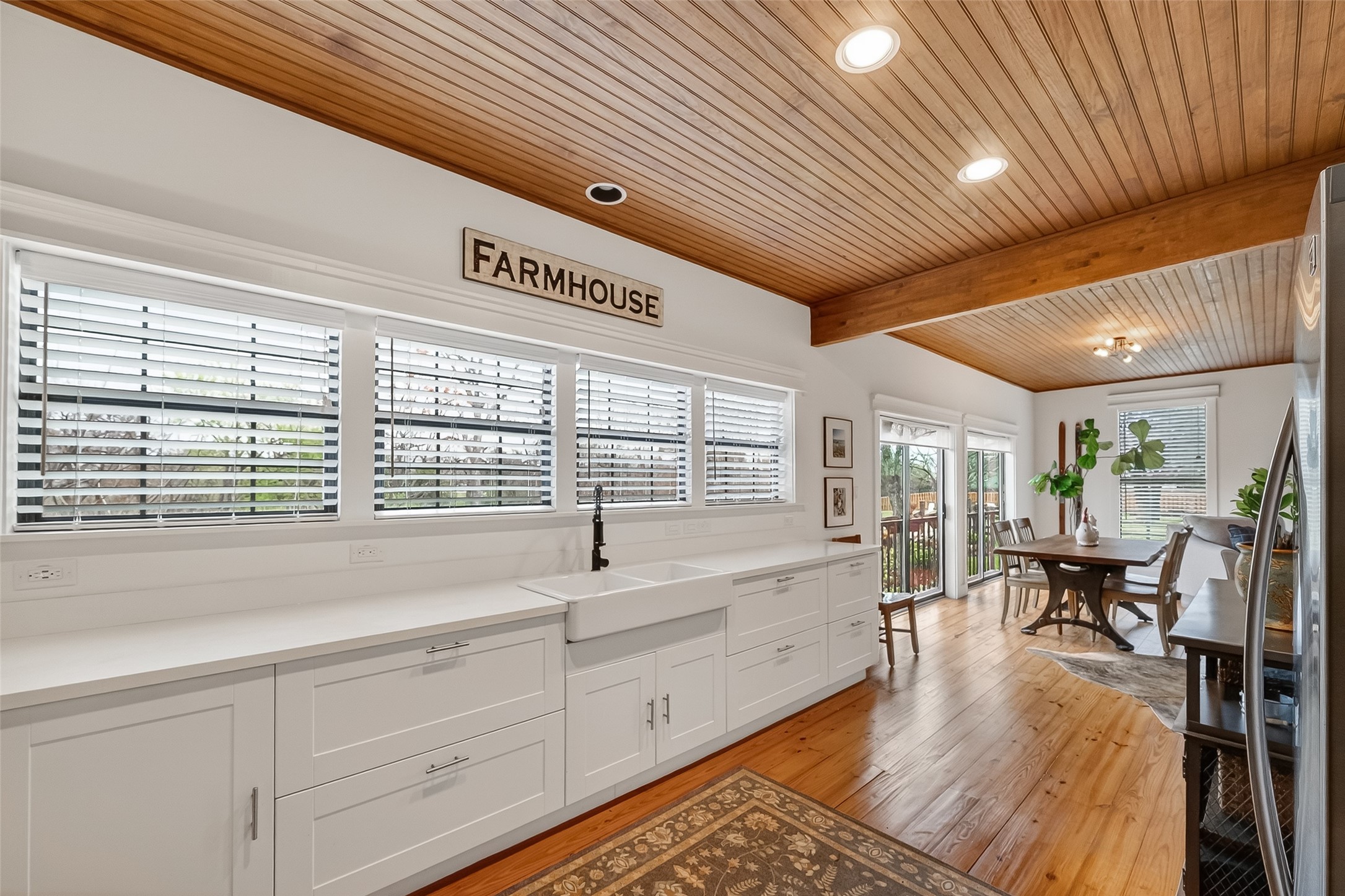 1808 Tabor Street Houston, TX 77009 - Photo 12 of 26 The windows are plentiful & allow for great natural light.