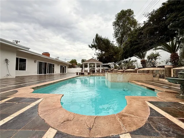 $9,200 | 24204 Calvert Street, Woodland Hills, CA 91367