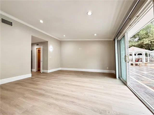 $9,200 | 24204 Calvert Street, Woodland Hills, CA 91367