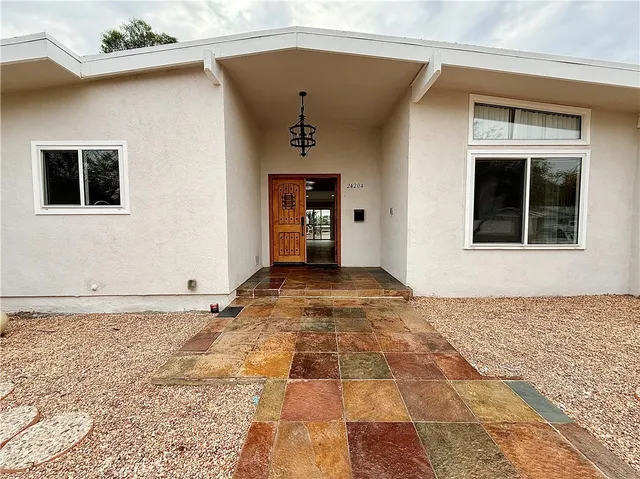 $9,200 | 24204 Calvert Street, Woodland Hills, CA 91367