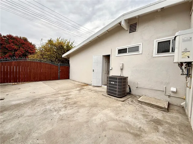$9,200 | 24204 Calvert Street, Woodland Hills, CA 91367