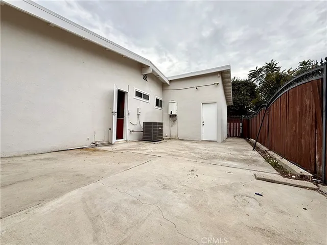 $9,200 | 24204 Calvert Street, Woodland Hills, CA 91367