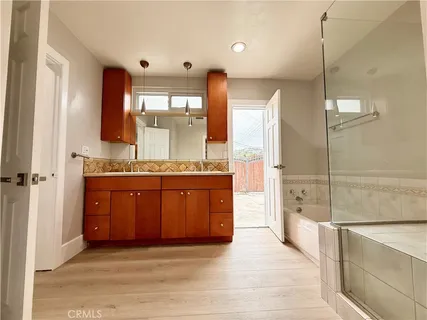 $9,200 | 24204 Calvert Street, Woodland Hills, CA 91367