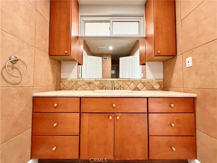 $9,200 | 24204 Calvert Street, Woodland Hills, CA 91367