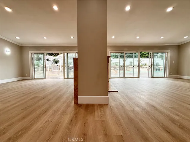 $9,200 | 24204 Calvert Street, Woodland Hills, CA 91367