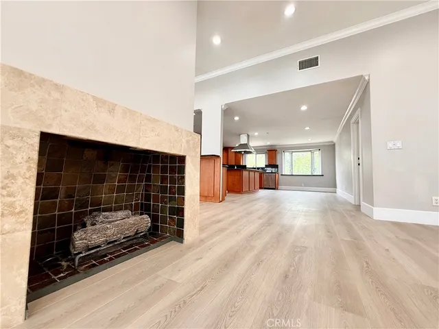 $9,200 | 24204 Calvert Street, Woodland Hills, CA 91367