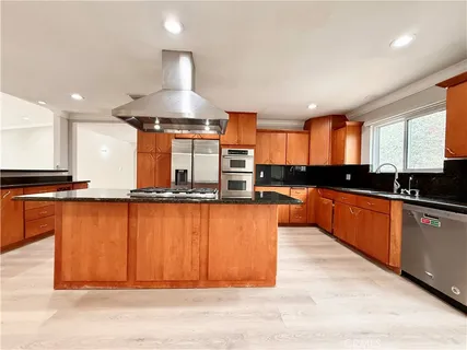 $9,200 | 24204 Calvert Street, Woodland Hills, CA 91367