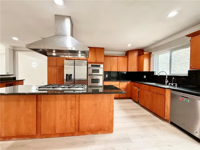 $9,200 | 24204 Calvert Street, Woodland Hills, CA 91367