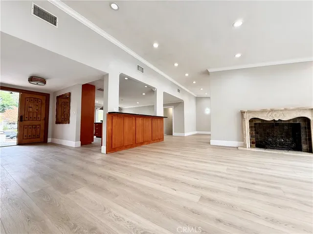 $9,200 | 24204 Calvert Street, Woodland Hills, CA 91367