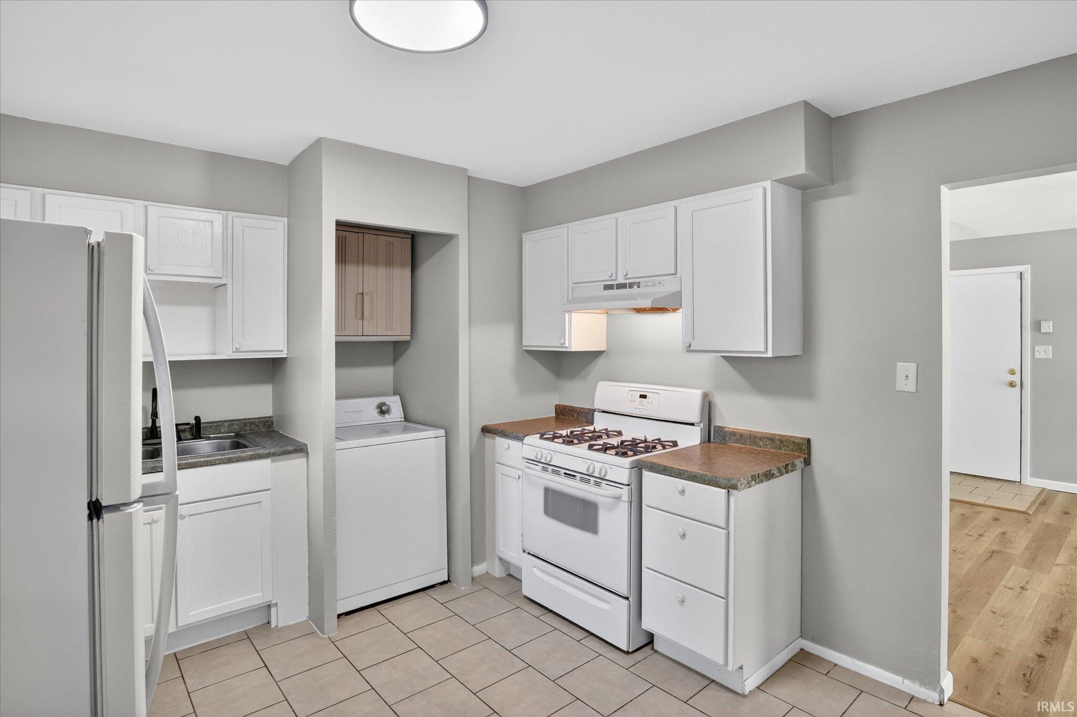 1403 East Ireland Road South Bend, IN 46614 - Photo 6 of 28