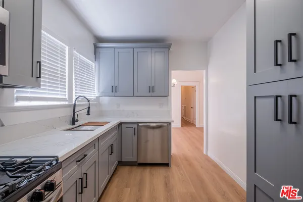 $4,750 | 108 North Broadway, Redondo Beach, CA 90277