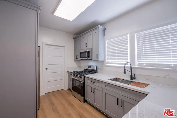 $4,750 | 108 North Broadway, Redondo Beach, CA 90277