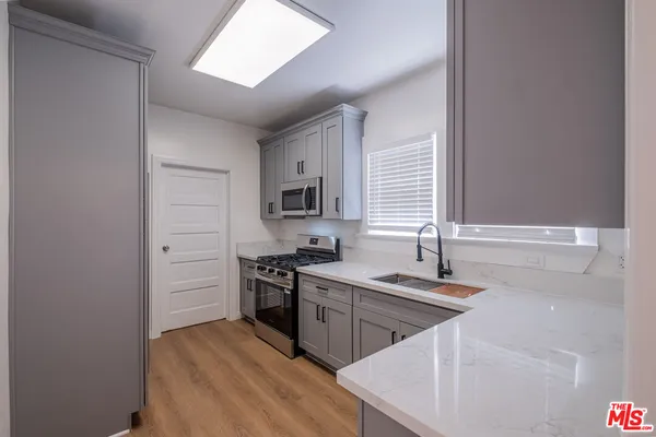 $4,750 | 108 North Broadway, Redondo Beach, CA 90277