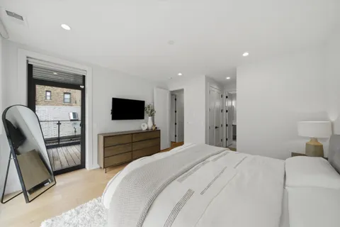 $799,000 | 1450 North Bosworth Avenue, Unit 2, Chicago, IL 60642