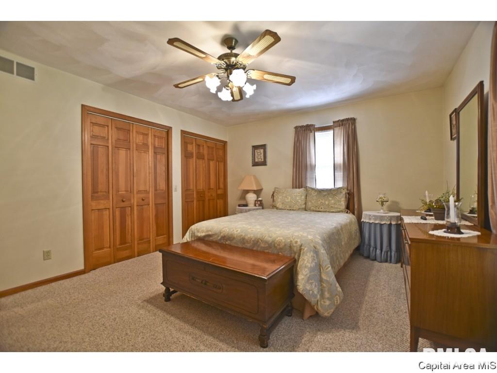15 Hickory Ridge Lane Springfield, IL 62707 - Photo 12 of 32 Gallery Image 12