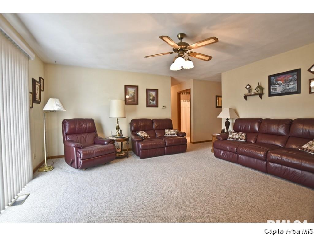 15 Hickory Ridge Lane Springfield, IL 62707 - Photo 3 of 32 Gallery Image 3