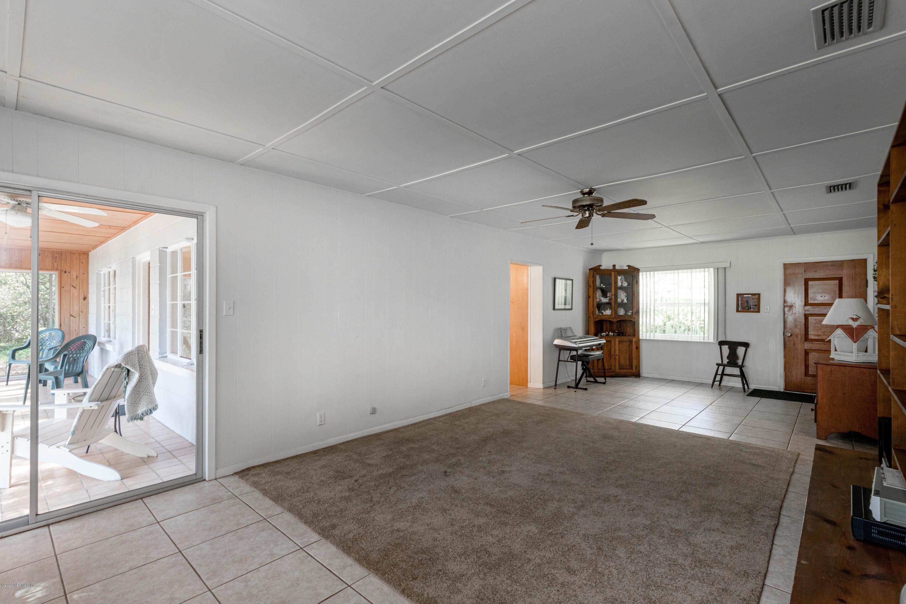 156 Swan Lake Road Melrose, FL 32666 - Photo 20 of 64 Living Room View 7