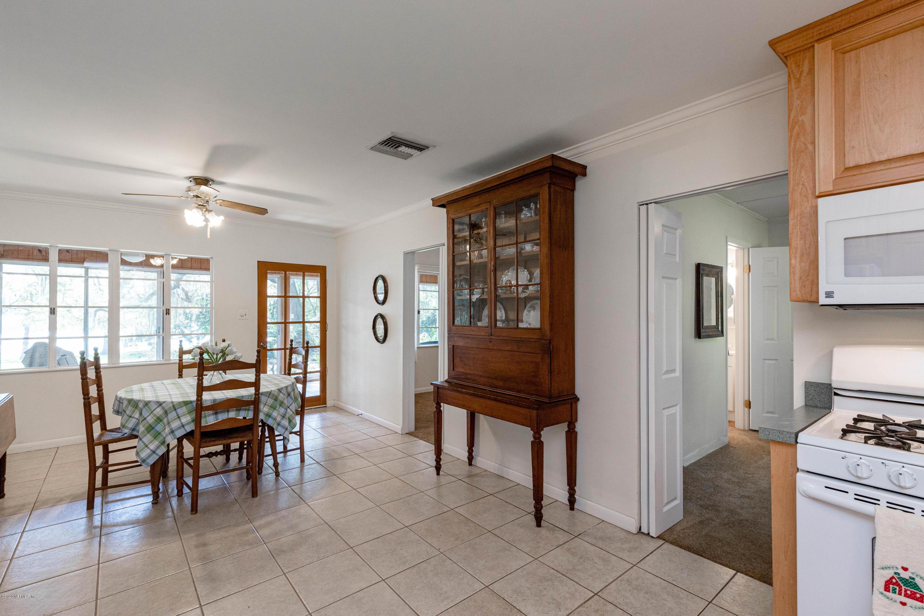 156 Swan Lake Road Melrose, FL 32666 - Photo 26 of 64 Dining Area View 2