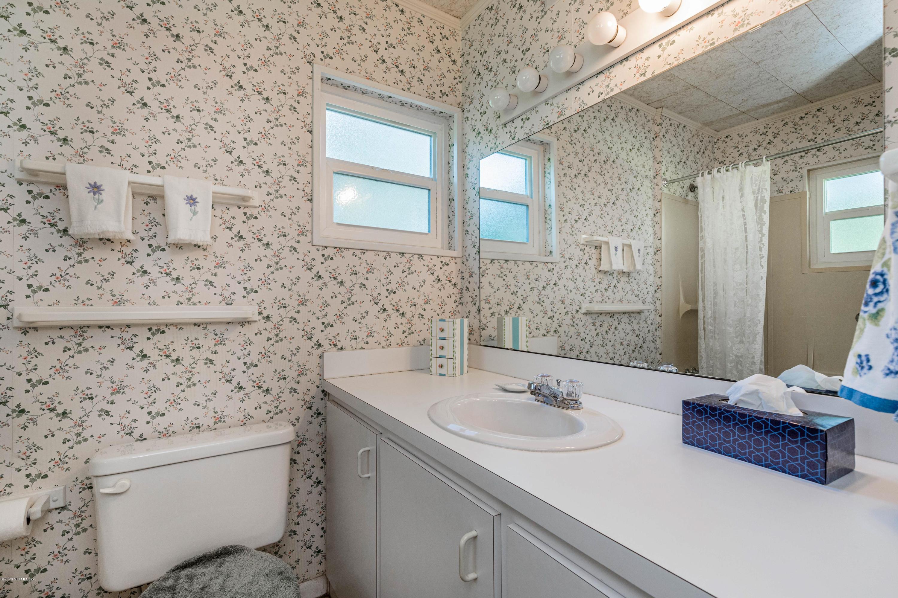 156 Swan Lake Road Melrose, FL 32666 - Photo 35 of 64 Master Bathroom