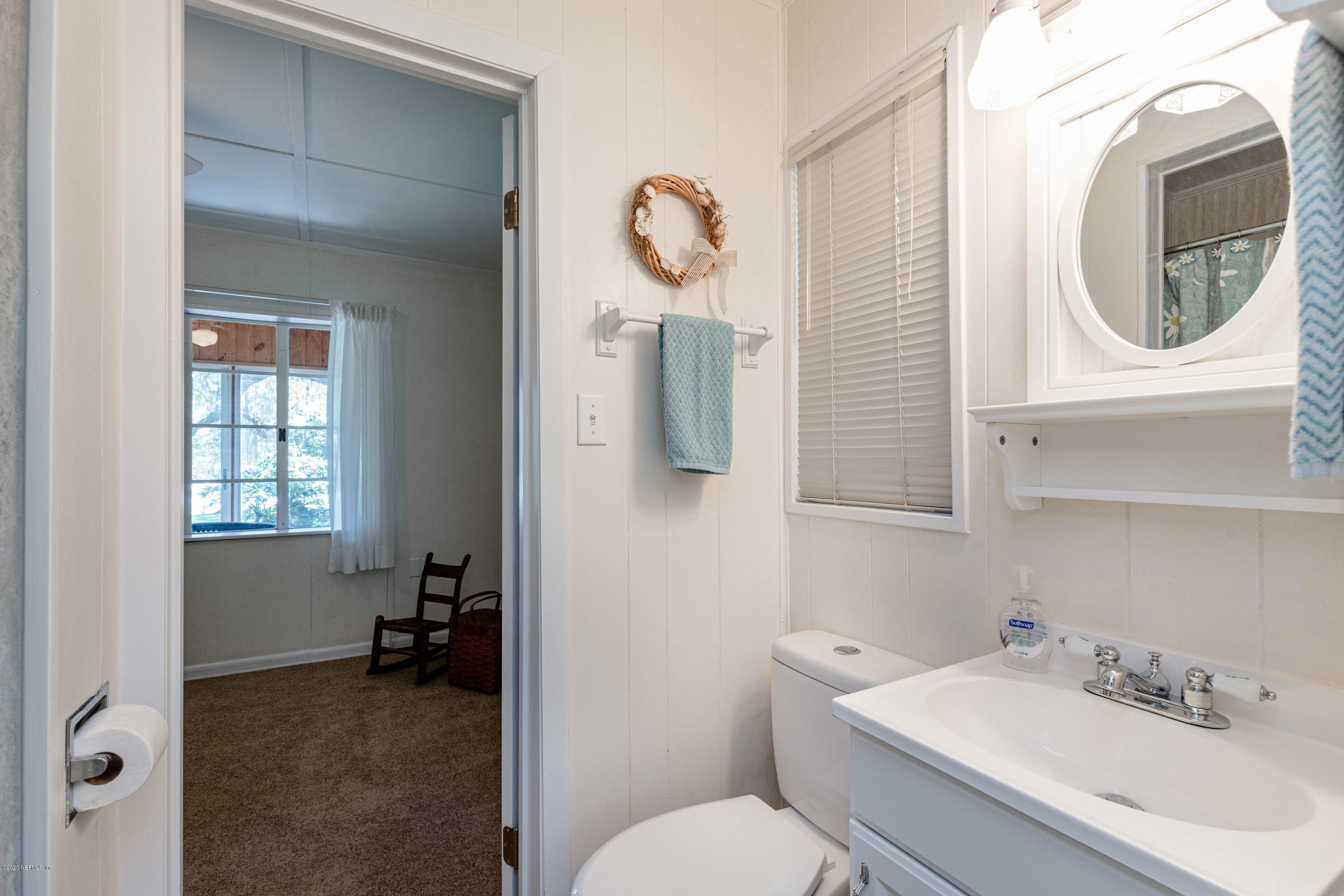 156 Swan Lake Road Melrose, FL 32666 - Photo 39 of 64 Jack & Jill Bathroom
