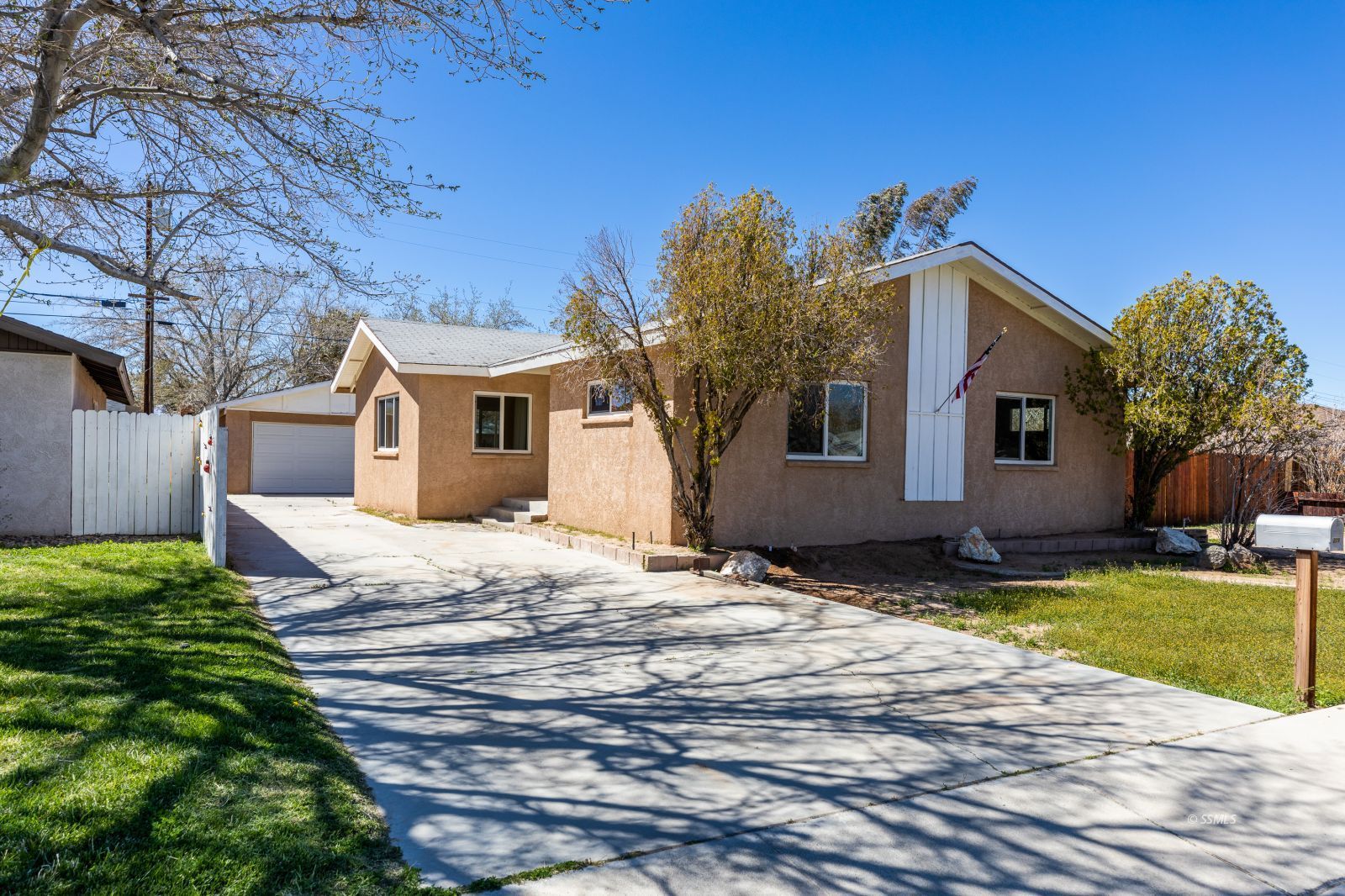229 South Primrose Street Ridgecrest, CA 93555 - Photo 1 of 22