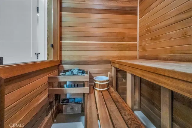 $2,749,000 | 966 Rosecrans Avenue, Manhattan Beach, CA 90266