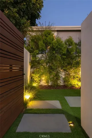 $2,749,000 | 966 Rosecrans Avenue, Manhattan Beach, CA 90266