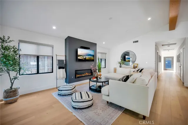 $2,749,000 | 966 Rosecrans Avenue, Manhattan Beach, CA 90266