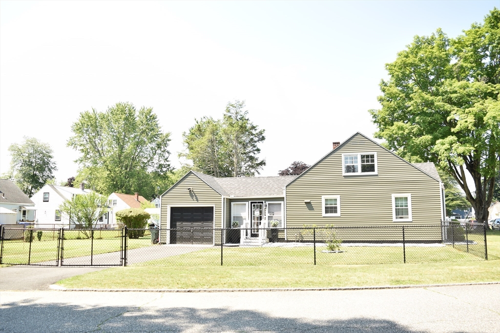 43 Barton Street Springfield, MA 01104 - Photo 2 of 25
