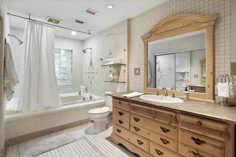 $385,000 | 156 World Of Tennis Square, Unit D167, Lakeway, TX 78738