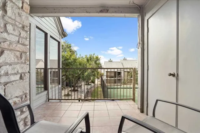 $385,000 | 156 World Of Tennis Square, Unit D167, Lakeway, TX 78738