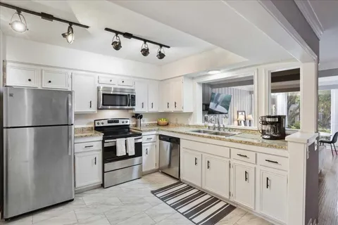 $385,000 | 156 World Of Tennis Square, Unit D167, Lakeway, TX 78738