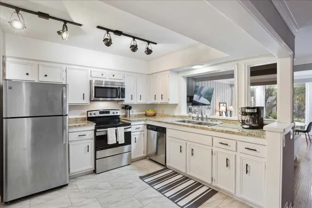 $385,000 | 156 World Of Tennis Square, Unit D167, Lakeway, TX 78738