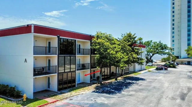 $225,000 | 2046 Beach Boulevard, Unit 121, Biloxi, MS 39531