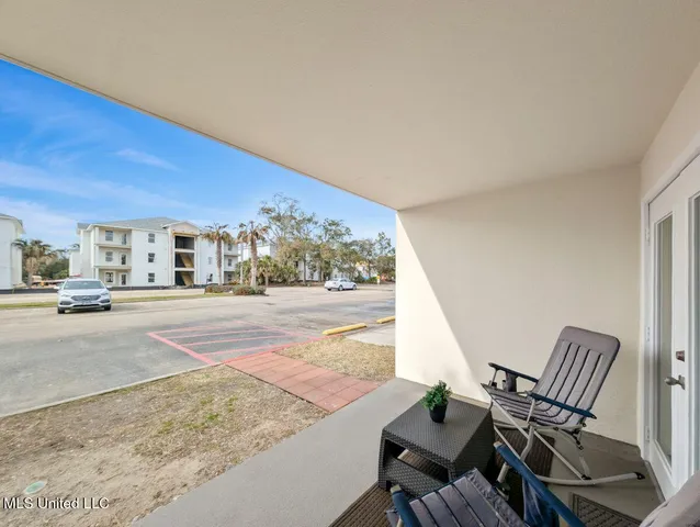 $225,000 | 2046 Beach Boulevard, Unit 121, Biloxi, MS 39531