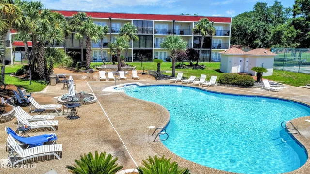 $225,000 | 2046 Beach Boulevard, Unit 121, Biloxi, MS 39531