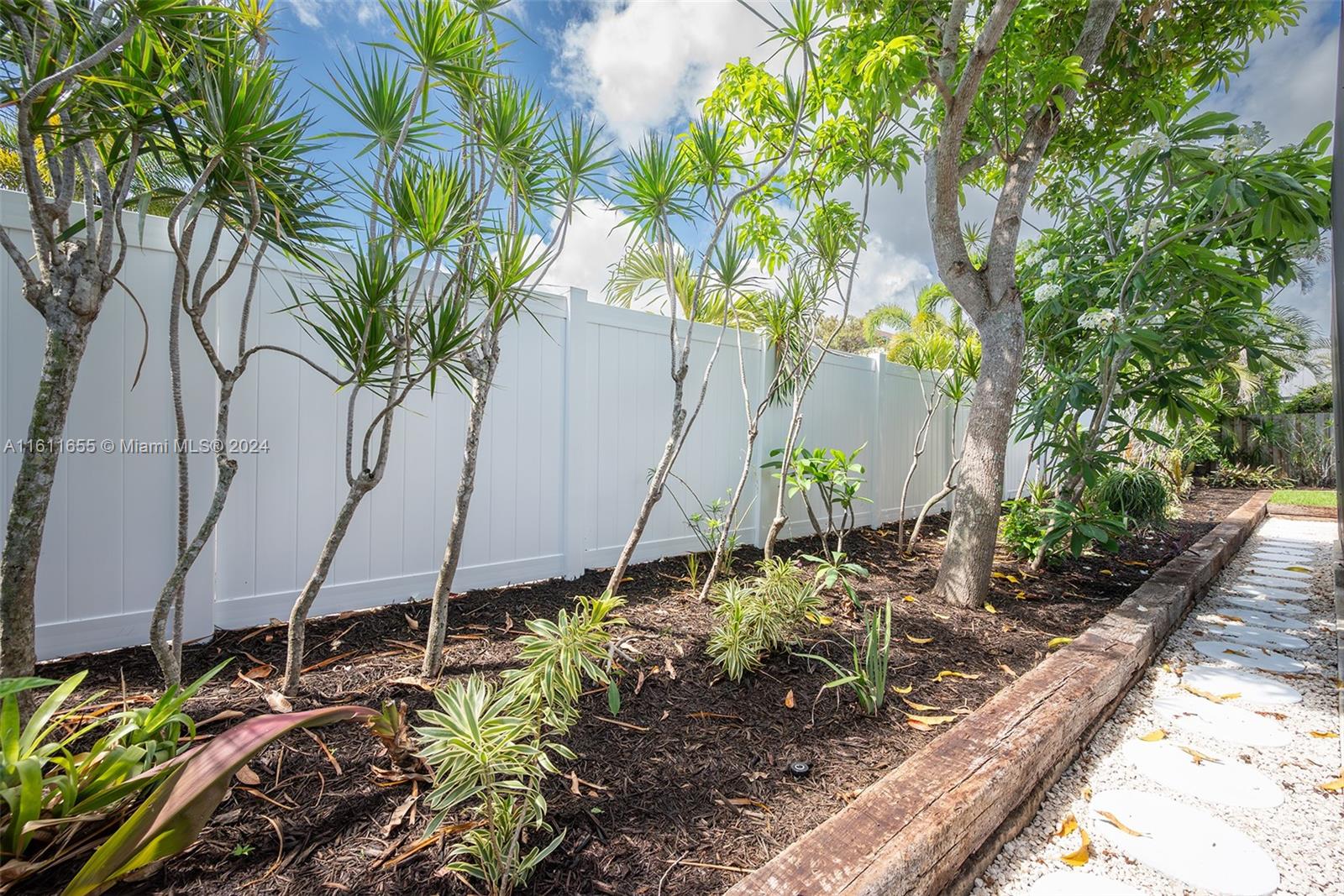 5686 Southeast Matousek Street Stuart, FL 34997 - Photo 36 of 39 Gallery Image 36