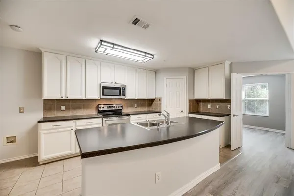 $2,200 | 9923 Wake Bridge Drive, Frisco, TX 75035