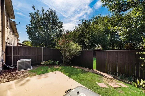 $2,200 | 9923 Wake Bridge Drive, Frisco, TX 75035