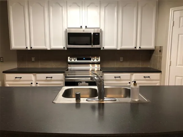 $2,200 | 9923 Wake Bridge Drive, Frisco, TX 75035