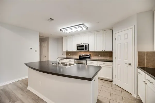 $2,200 | 9923 Wake Bridge Drive, Frisco, TX 75035