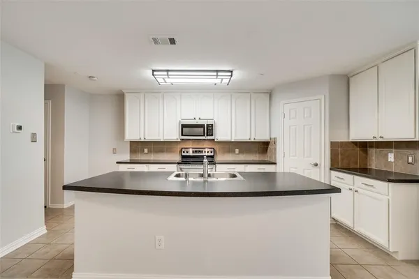 $2,200 | 9923 Wake Bridge Drive, Frisco, TX 75035