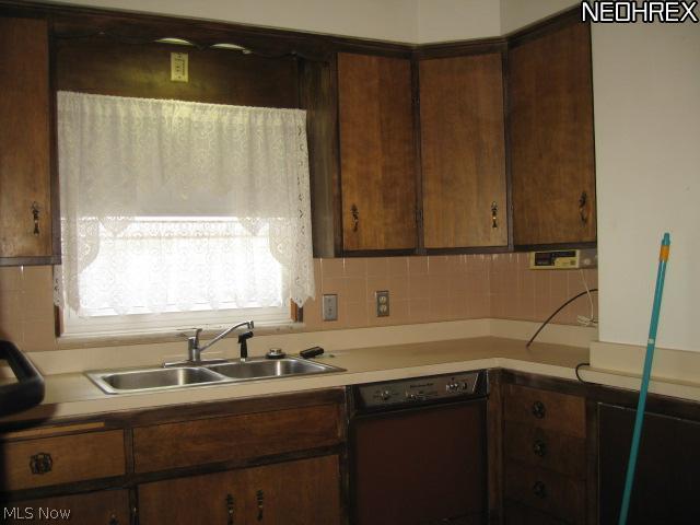 11704 Chester Road Garfield Heights, OH 44125 - Photo 12 of 14 Gallery Image 12
