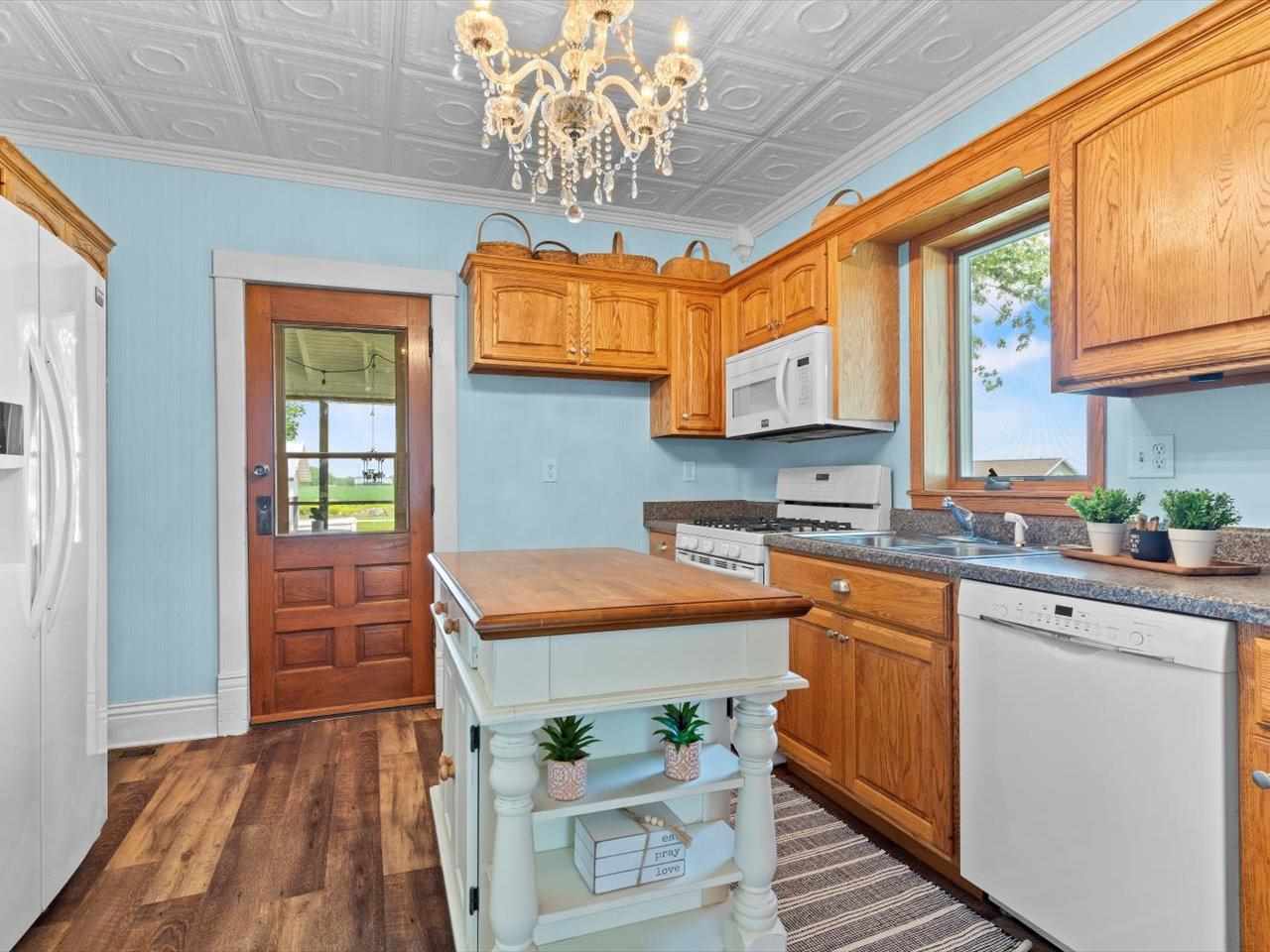 4466 Middle Street Southeast Lone Tree, IA 52755 - Photo 9 of 33 Gallery Image 9