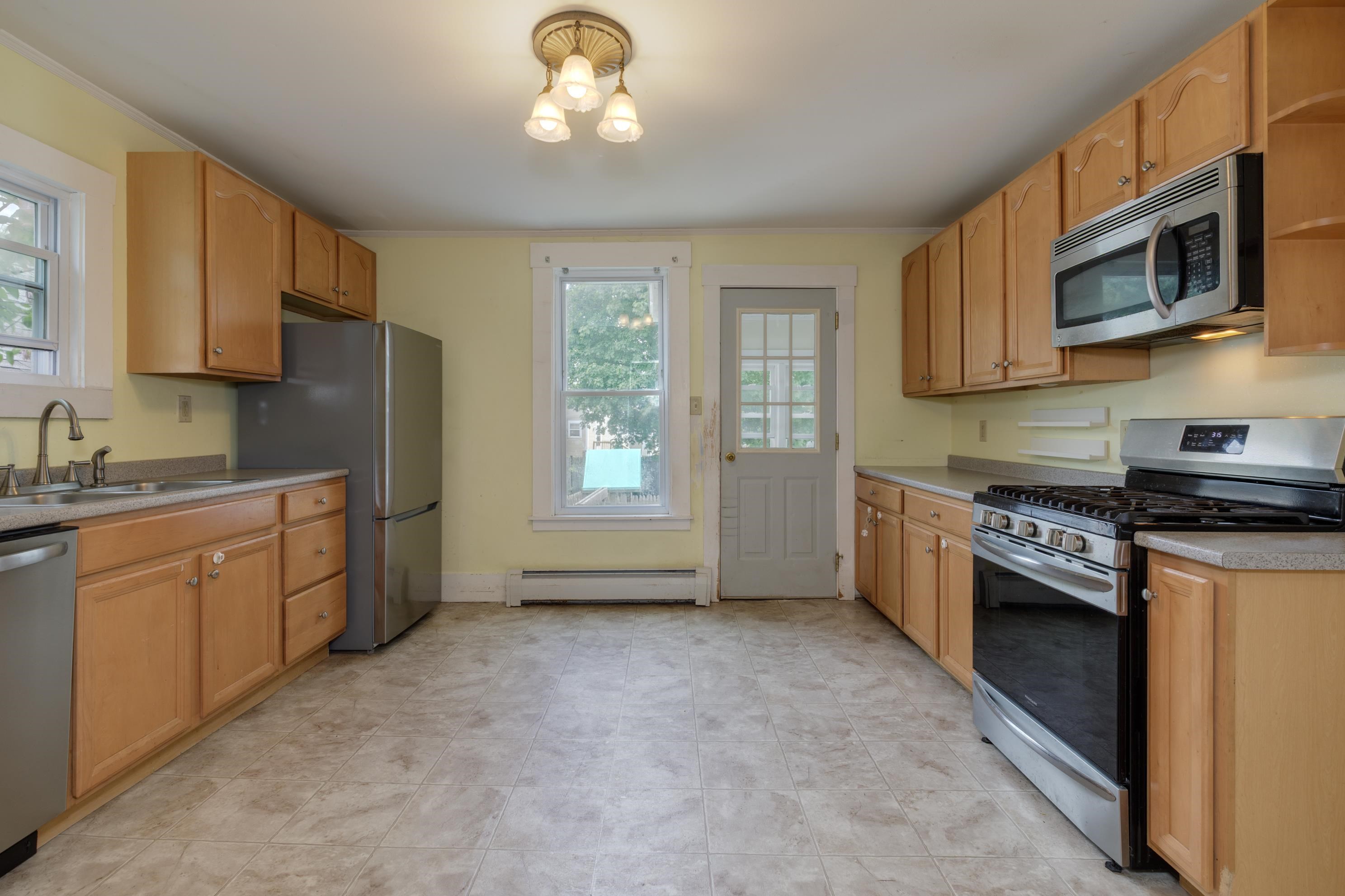 51 Laurel Street Concord, NH 03301 - Photo 2 of 35