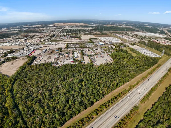 an aerial view of house with yard and mountain view in back