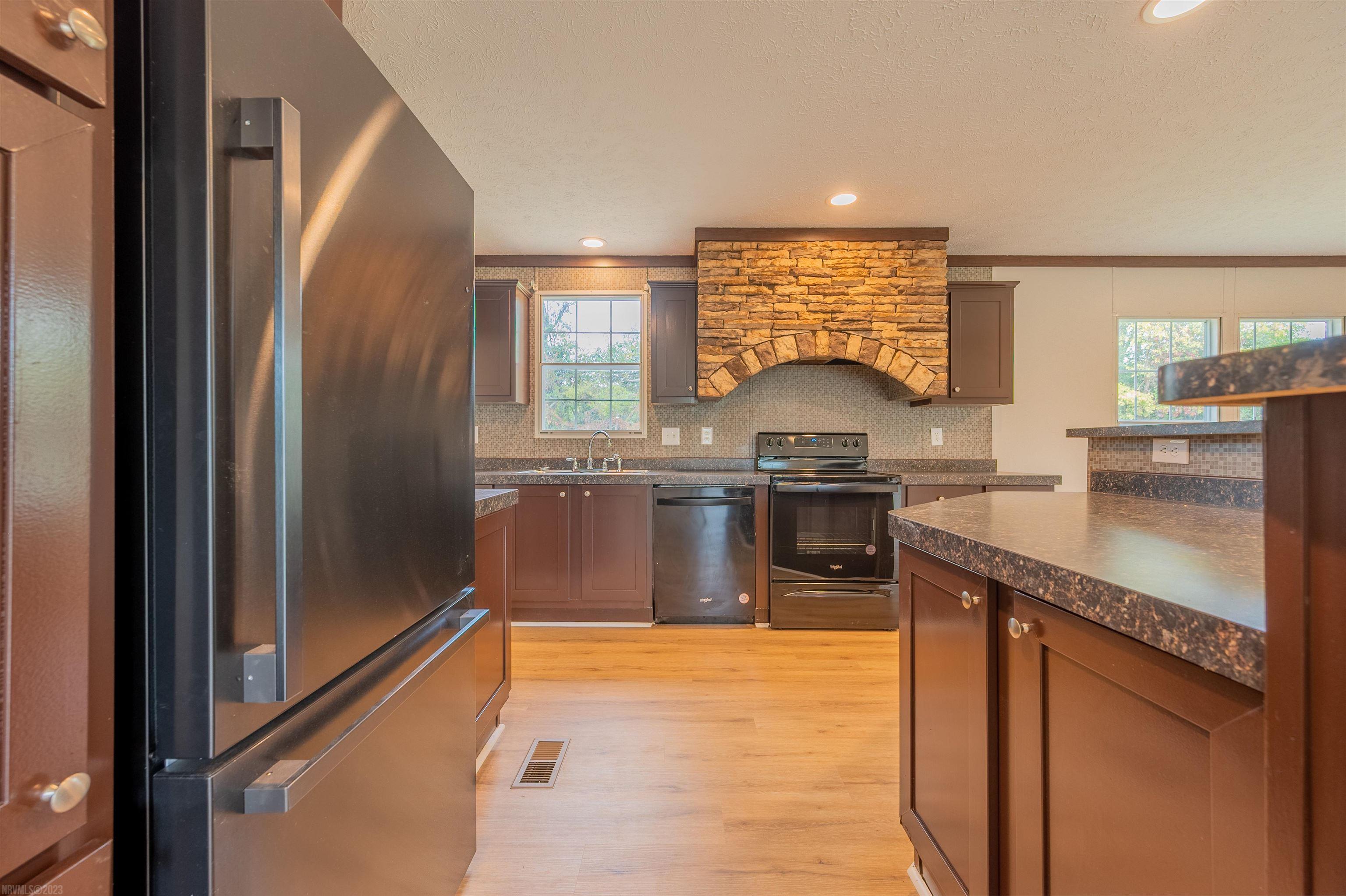6853 Ferrell Road Radford, VA 24141 - Photo 6 of 38 Gallery Image 6