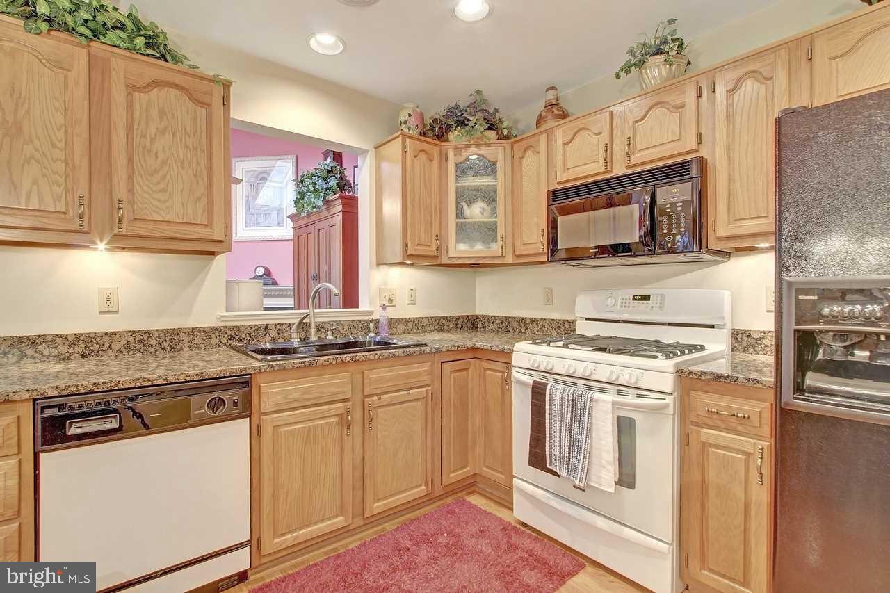 2842 Robin Road York, PA 17404 - Photo 8 of 25 Gallery Image 8