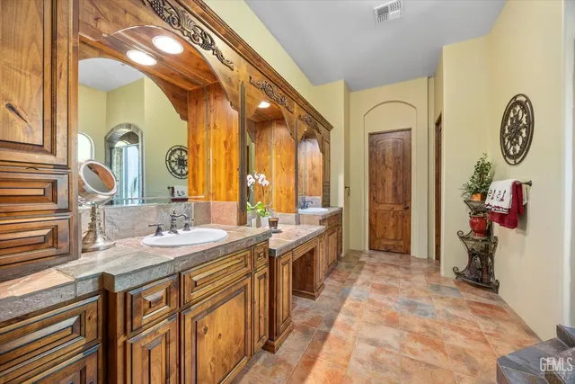 $999,000 | Undisclosed Address, Bakersfield, CA 93312